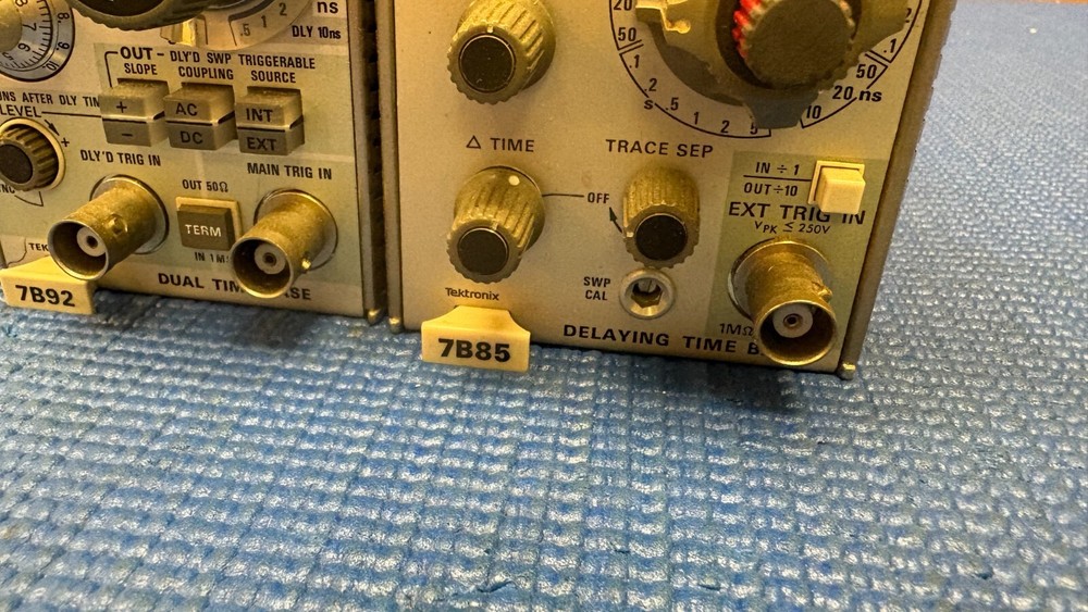 Tektronix 7B92 DUAL TIME BASE & 7B85 DELAYING TIME BASE MODULES