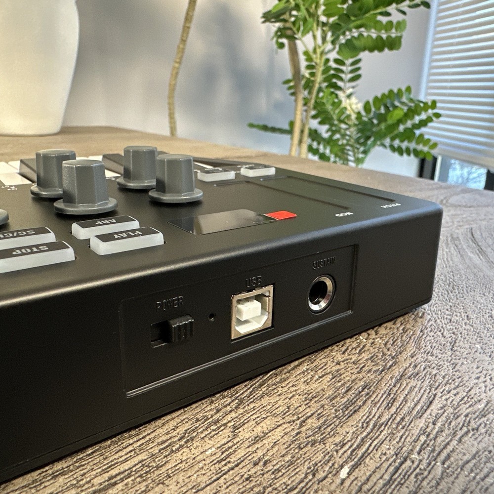 M-VAVE SMK-25 USB Keyboard Controller 25 Keys MIDI Backlit Drum Pad 8 Knobs