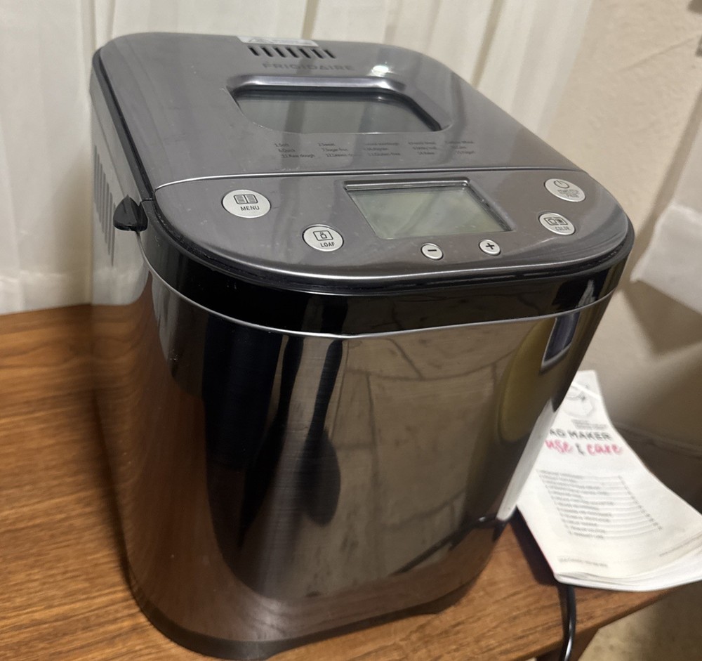 Frigidaire EBRM100 2LB Stainless Steel Bread Maker 15 LCD Display Programs