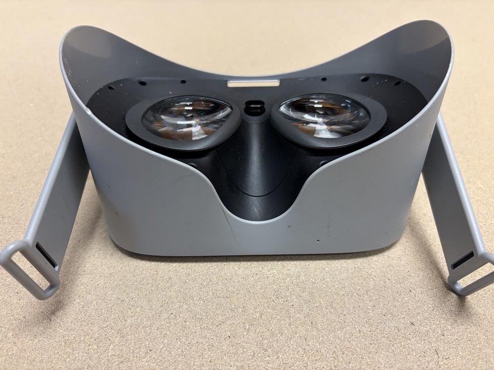 Oculus Go Standalone VR Headset 64GB Model MH-A64