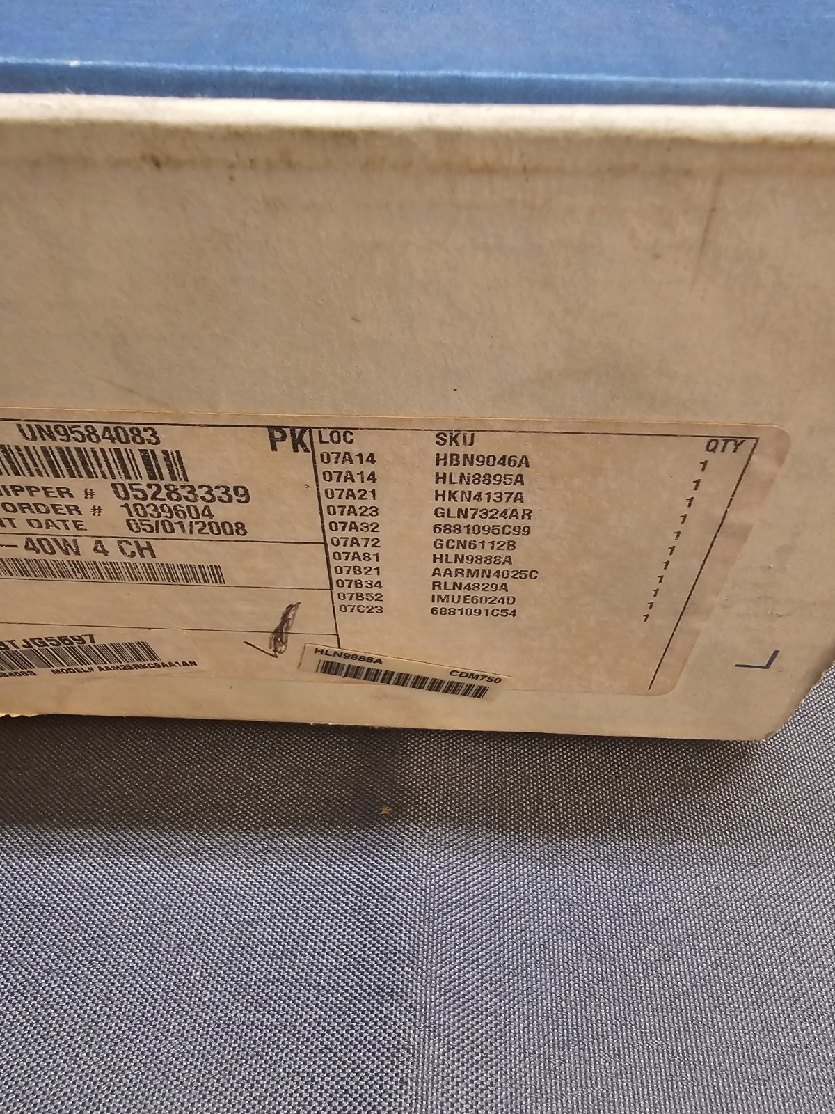 NEW in Box Motorola CDM750 UHF 403-470MHz 40 Watt AAM25RKC9AA1AN