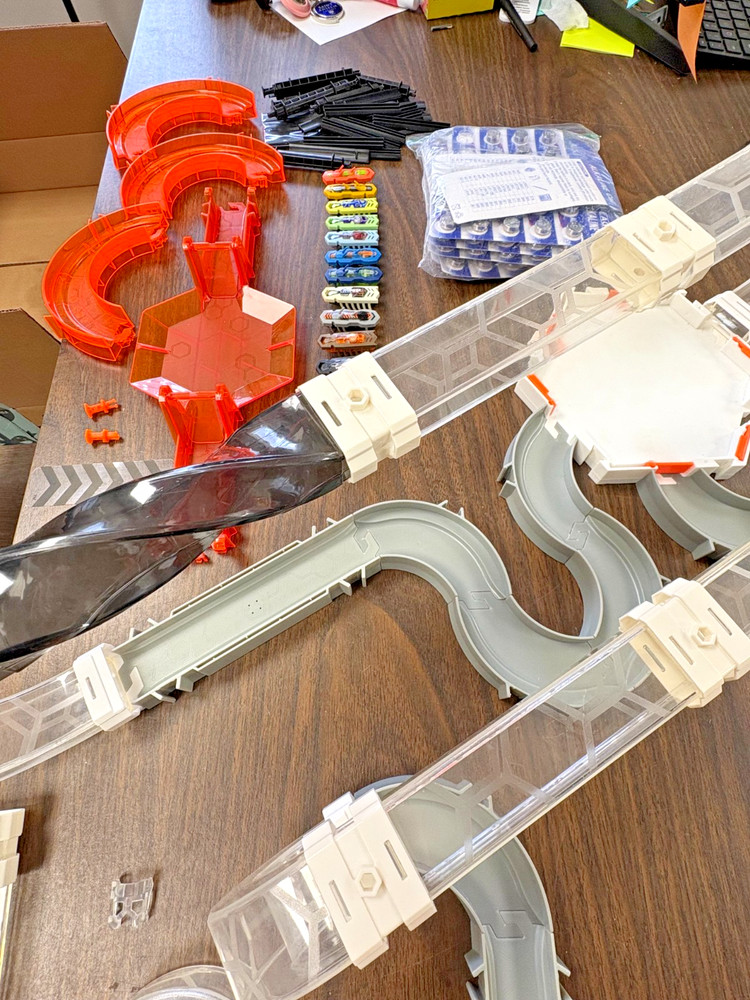 HEXBUG Nano Lot w/ Track Set, Tubes, Connectors & Multiple Bugs – Mixed Bundle
