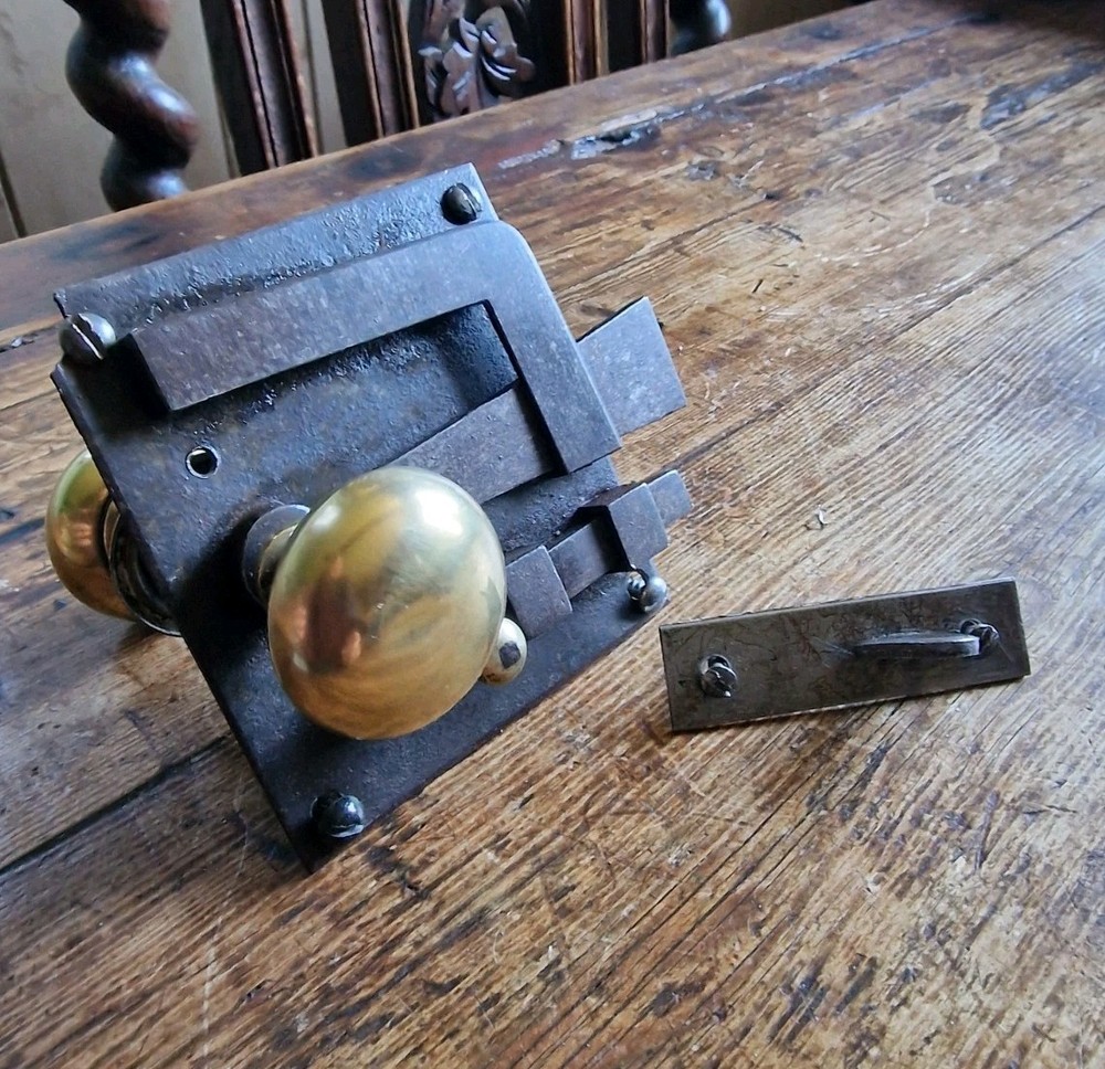 Restored Antique 18th Century Georgian Skeleton Lock, Knobs & Keep. c1760