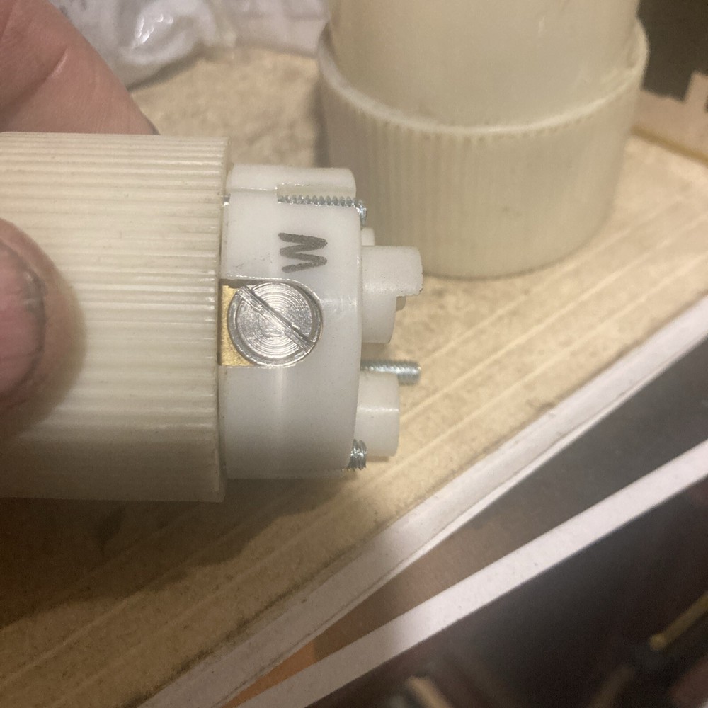 BRYANT Turn & Pull Connector Socket (Nylon) 125V, 15A, NEMA L5-15