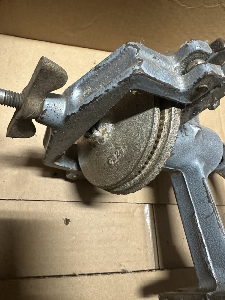 Estrella Grain Corn Grinder Cast Iron