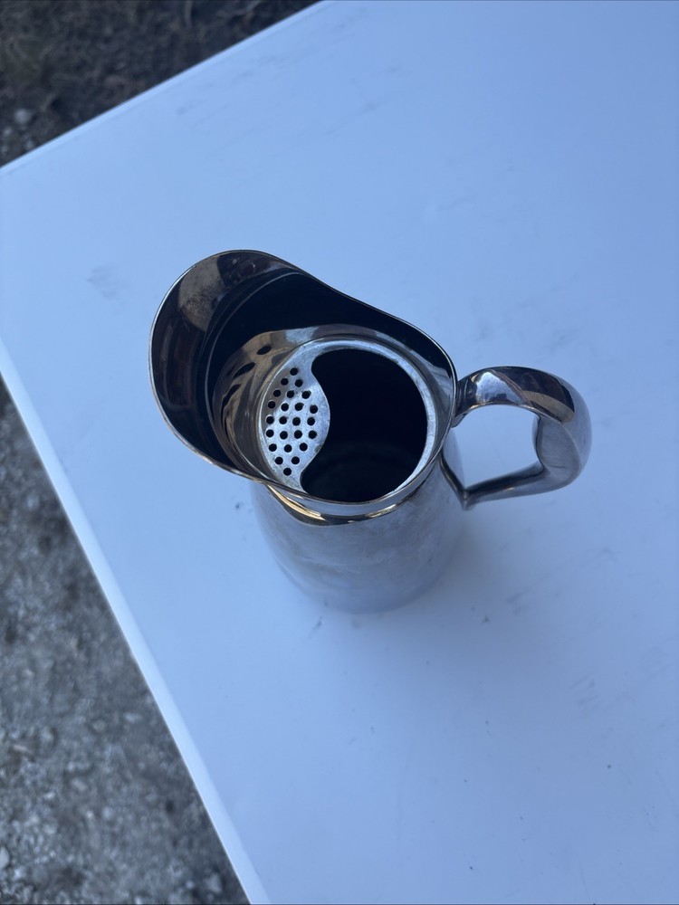 Vintage REED & BARTON #5485 Silverplate 50 oz. Water Pitcher with Ice Lip