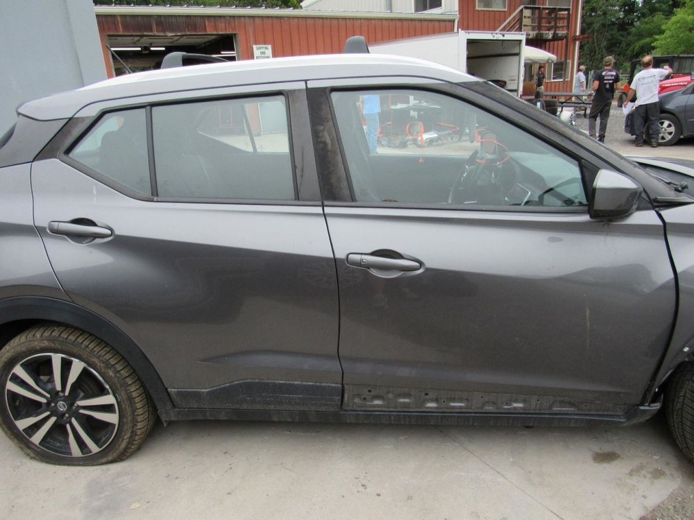 KICKS 2019 Glove Box 1073107