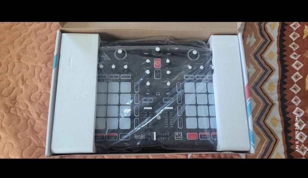 Hercules P32 DJ Controller 32 Pads DJUCED Software Loop Sampler Filter
