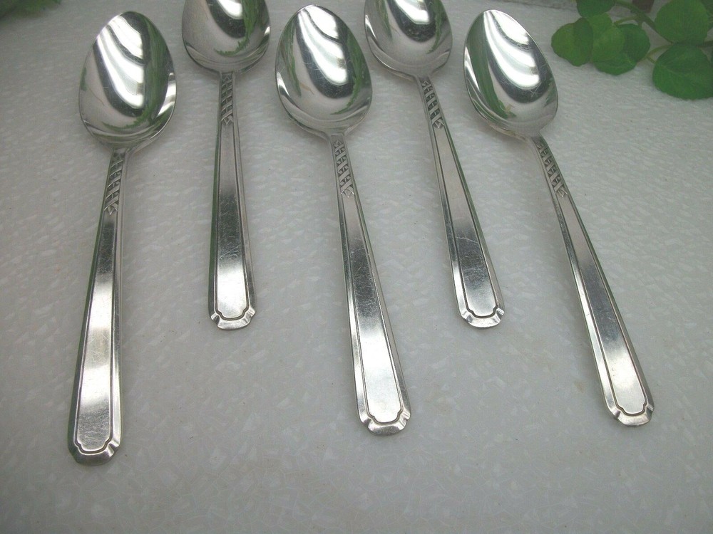 5 Oneida Ltd CARNIVAL Silverplate Teaspoons 1939