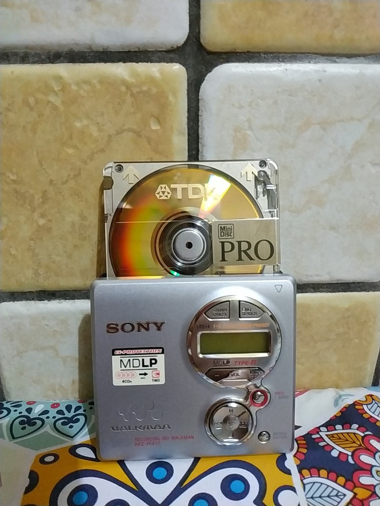 Sony Mini Portable Disc Mint + Free Sealed Mini Disc.