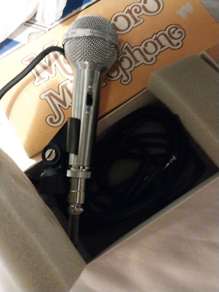 Vintage MARLBORO Uni-Directional Dynamic Microphone Model M200 - With Box