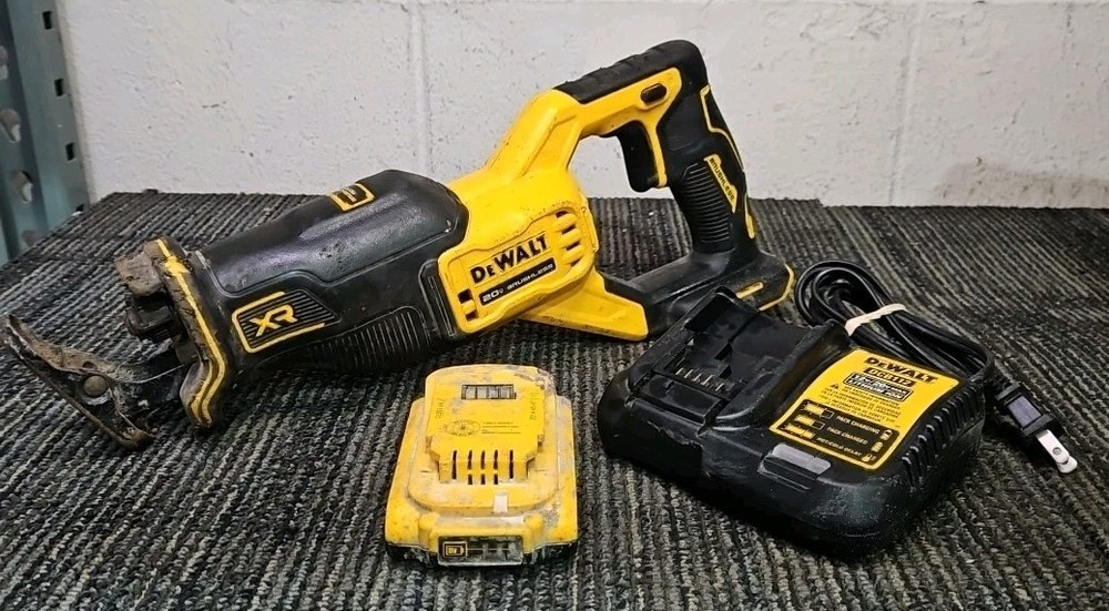 DeWalt Tools DCS382 Variable Speed Reciprocating Saw + 1.3Ah Batt & Charg - READ