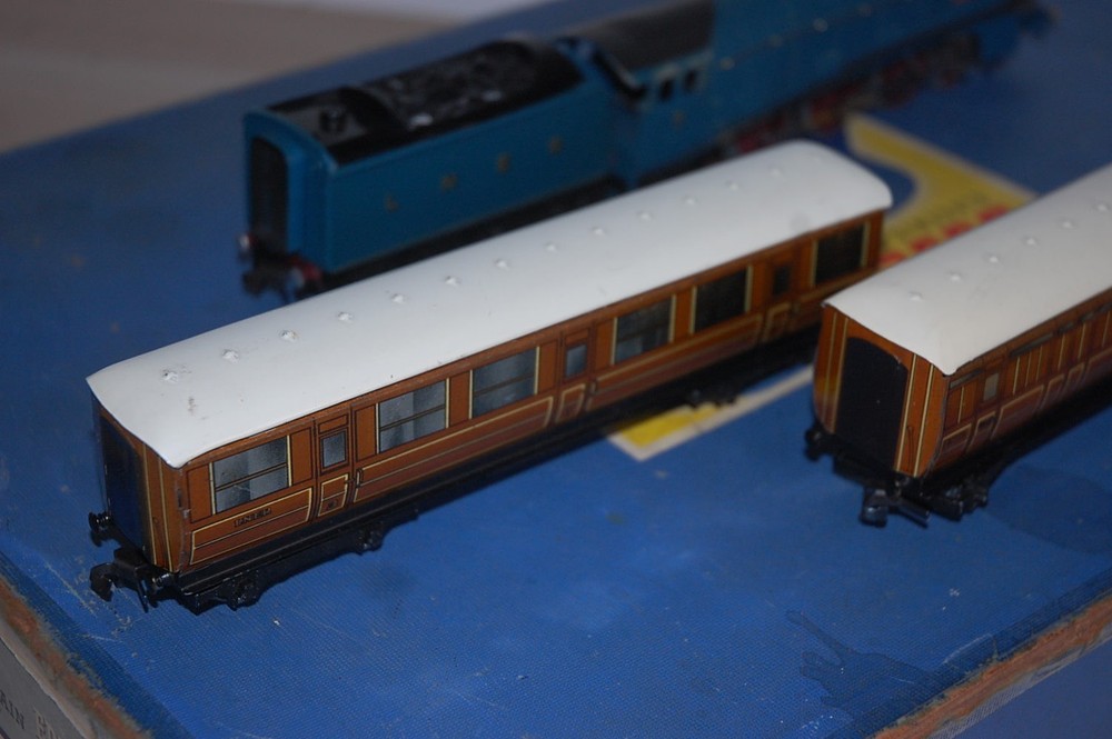 HORNBY DUBLO EDP PASSENGER TRAIN SET 'SIR NIGEL GRESLEY' BOXED