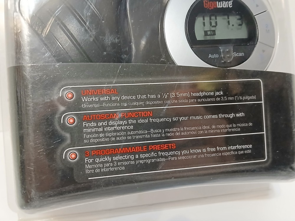 Gigaware FM Transmitter NEW! 12-494 12VDC plug - 3.5mm plug - Autoscan