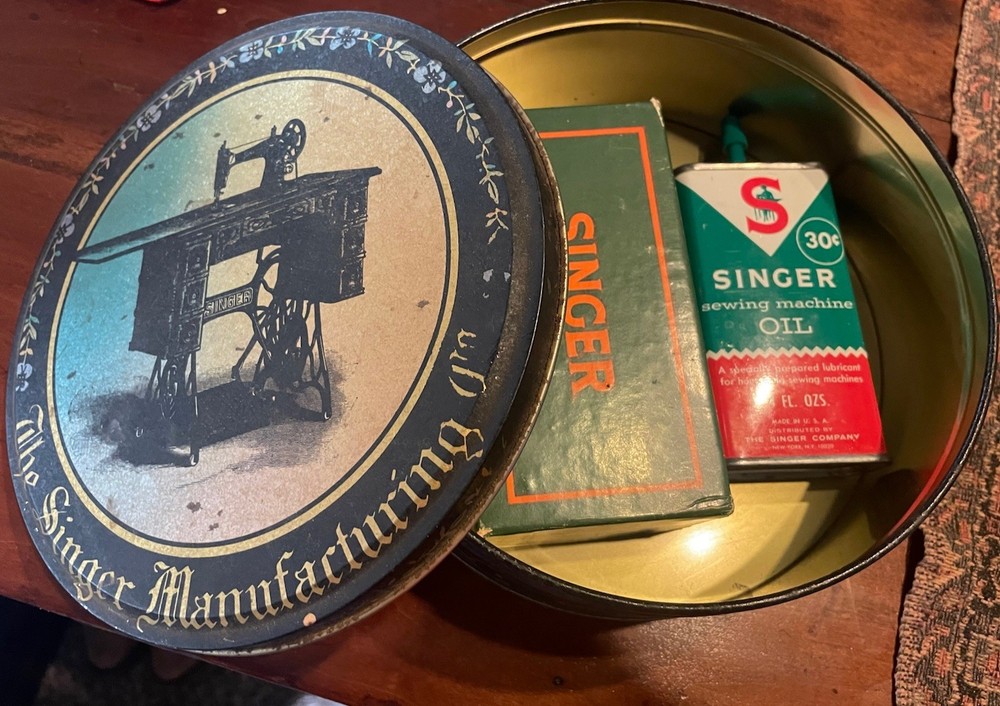 Singer FEATHERWEIGHT SEWING MACHINE 221 ATTACHMENTS Original Box Buttonholer Tin