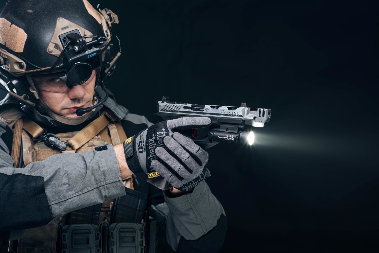 Olight PL-3R Valkyrie Rechargeable Rail Mounted Light, Black, 1500 Lumens, 205 M