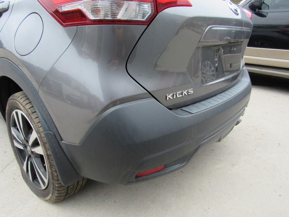 KICKS 2019 Glove Box 1073107