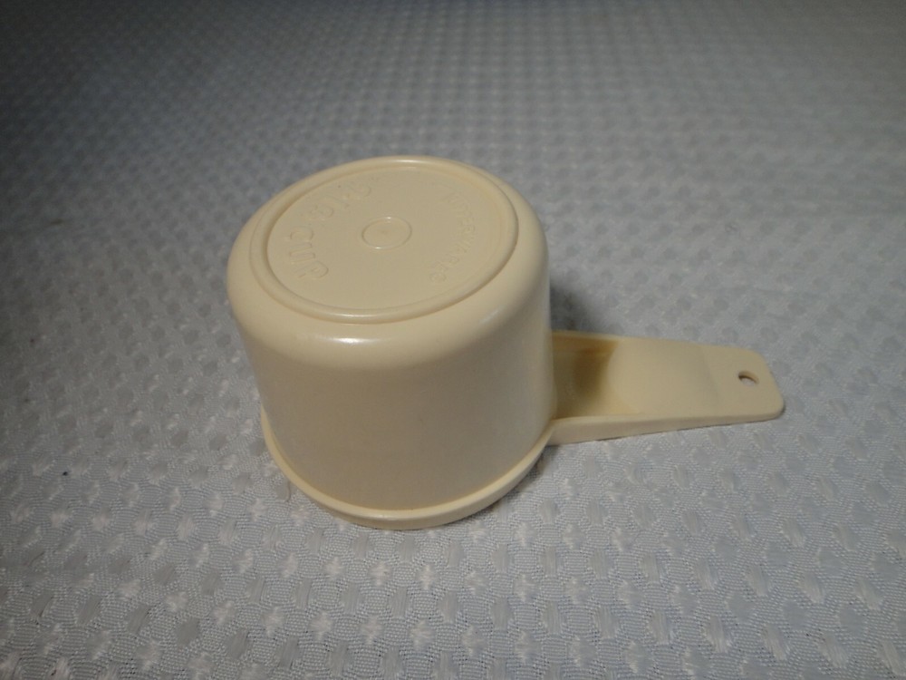 Tupperware Measuring 2/3 Cup Replacement Almond #763 Kitchen Gadget