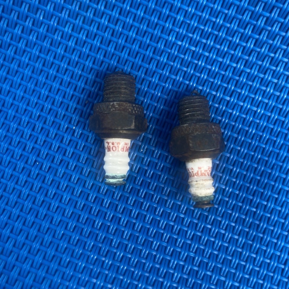 2 CHAMPION SPARK & GLOW PLUG MODEL AIRPLANE TETHER CAR ENGINE IGNITION