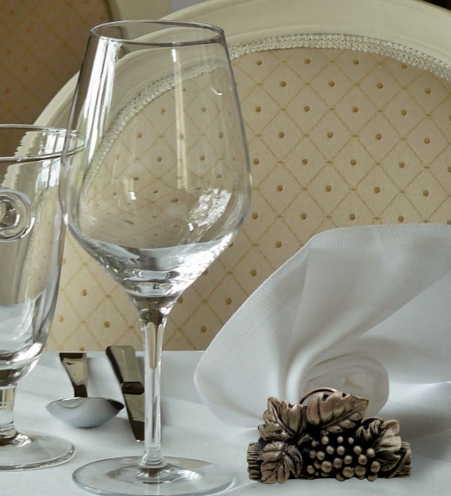 SELANDIA SILVERPLATED PLACE CARD HOLDERS - SET OF (4) - GRAPE & LEAF DESIGN 1983