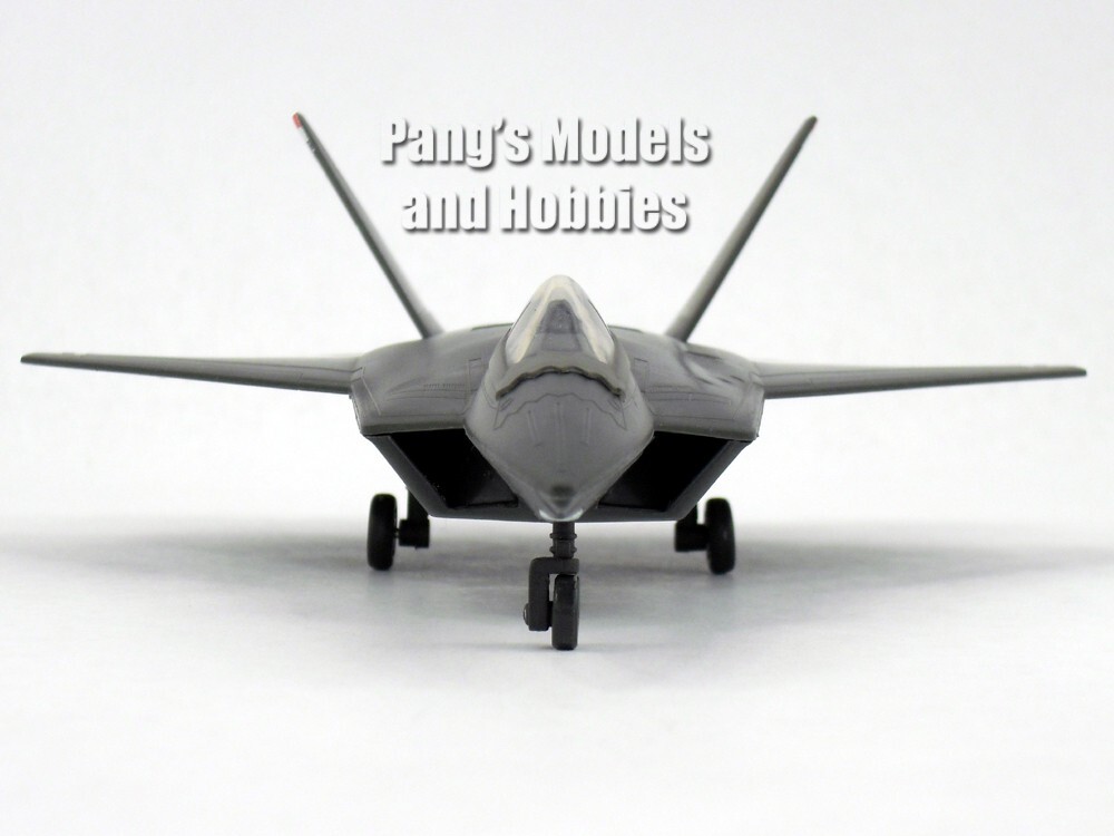 Lockheed F-22 Raptor - USAF 1/72 Scale Model Kit (Assembly Required)