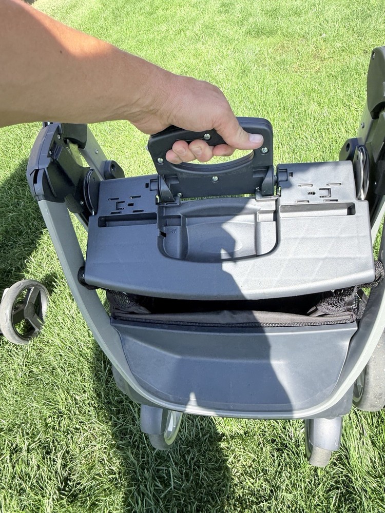 Chicco Bravo Quick-Fold Stroller Gently Used Easy One-Hand Fold Compact