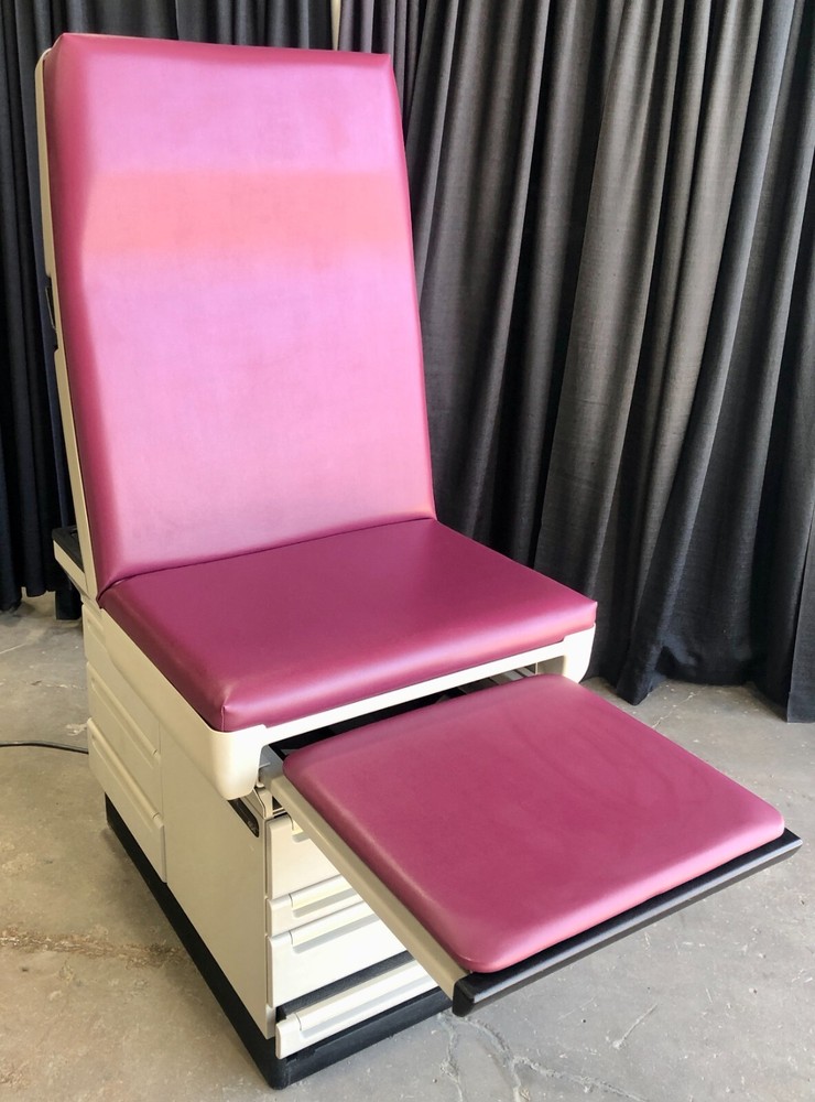 Midmark 404 Exam Treatment Table