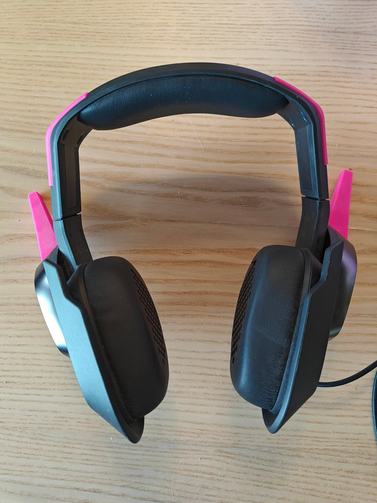 Used Razer D.Va Overwatch MEKA Headset + Mouse + Mouse pad