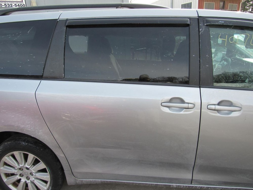 SIENNA 2017 Glove Box 1020069