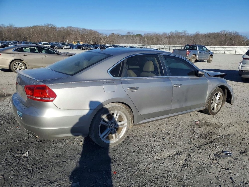 PASSAT 2012 Glove Box 5022168