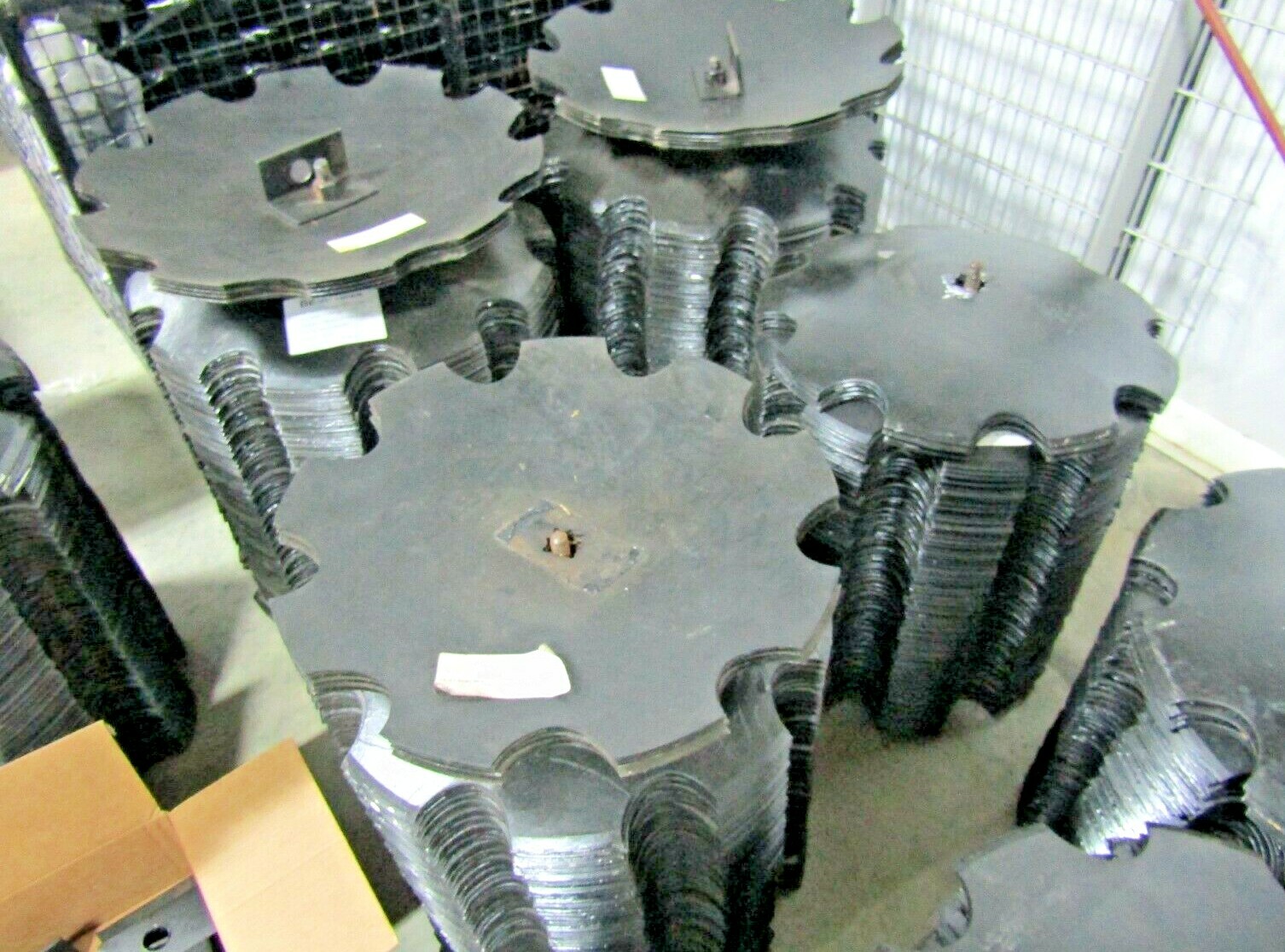 5) 18" DISC HARROW BLADE NOTCHED 3.5MM (9 GAUGE) 1" SQUARE OR 1-1/8" SQUARE AXLE