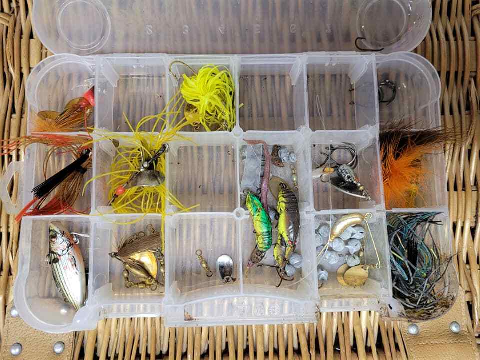 tacklebox with tackle / sn3155 R3