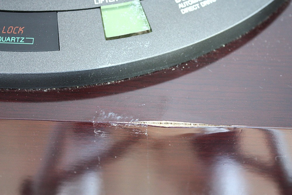 DENON DP-62L TURNTABLE - PLINTH DAMAGE