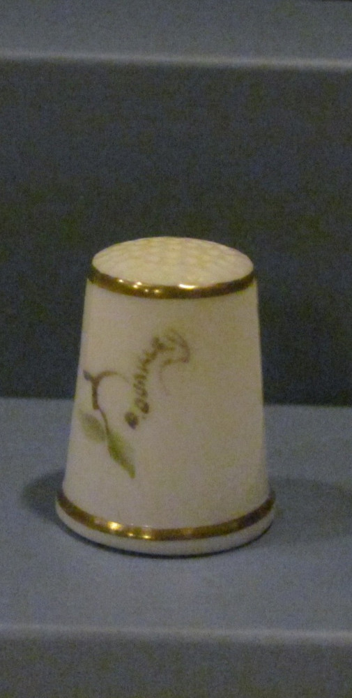 ROYAL WORCESTER HAND PAINTED THIMBLE - BIRD - BLUE TIT Signed D Dunkle