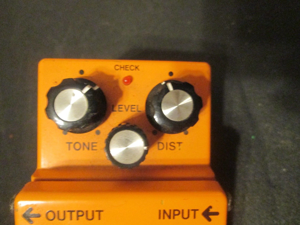 BOSS Distortion DS-1
