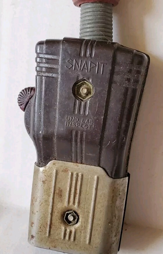 Vintage Snapit Appliance Bakelite Plug