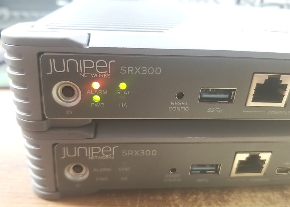 (X2) Juniper Networks SRX300 Services Gateway