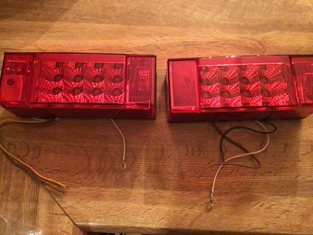 LED SUBMERSIBLE " TRAILER TAIL LIGHTs -6-Function Tail Lamp, Left And Right