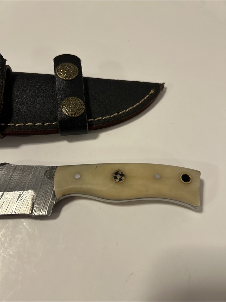 Fixed Blade Knife With Sheath And Box
