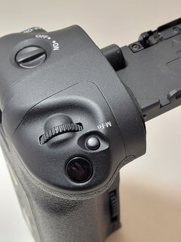 Canon BG-E20 Battery Grip for EOS 5D Mark IV - Excellent Condition!