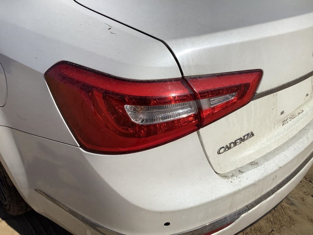 CADENZA 2016 Glove Box 4967996