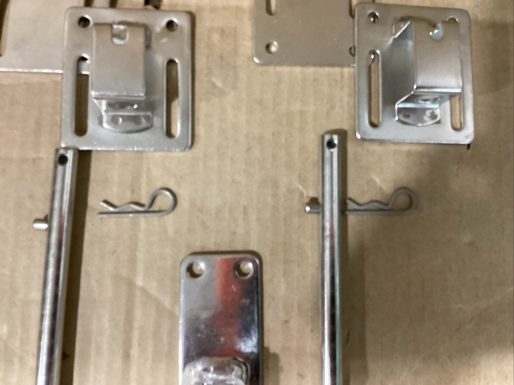 Magma Dual Ext. Square / Flat Side Rail Mount T10-640 ( Missing Hardware )