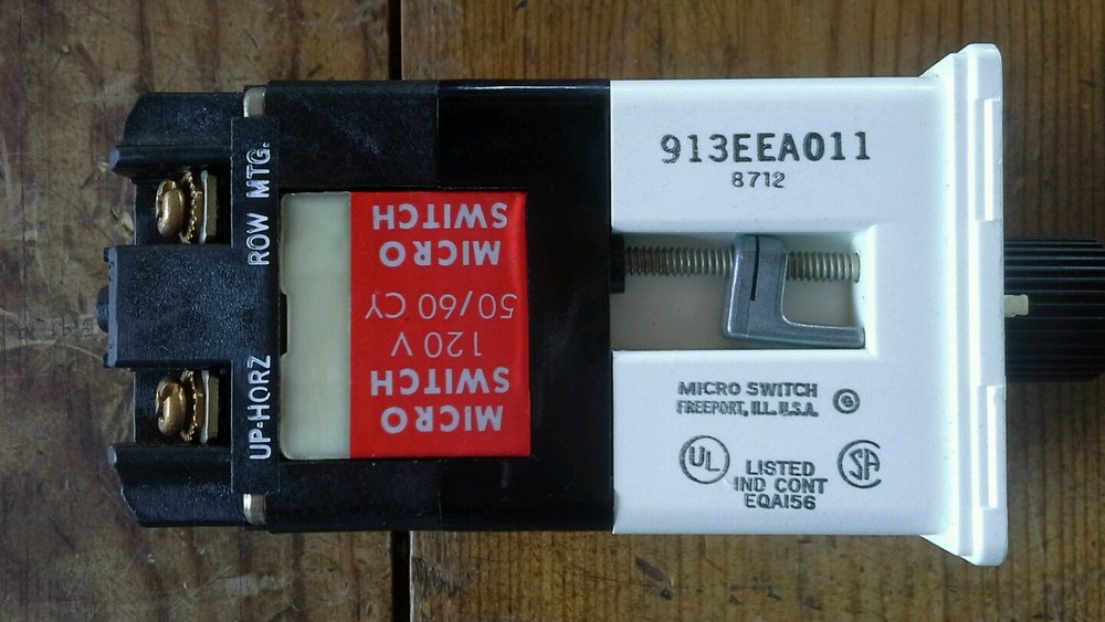 MICROSWITCH 913EEA011 CONTROL SWITCH 120V Micro Switch NEW IN BOX