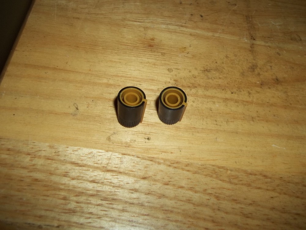 Shure Audiomaster 1200 Powered Mixer Brown Knobs (2)