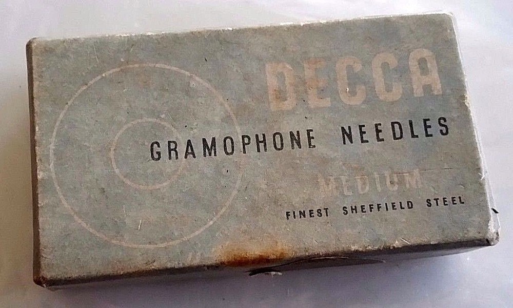 PG137 Gramophone needles DECCA MEDIUM paper box WITH GRAMOPHONE DOTS 11/16