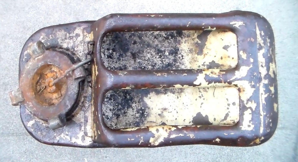 Old Relic US WW2 1943 Dated "Bennett" Jerry Can with Desert Storm paint (USED)