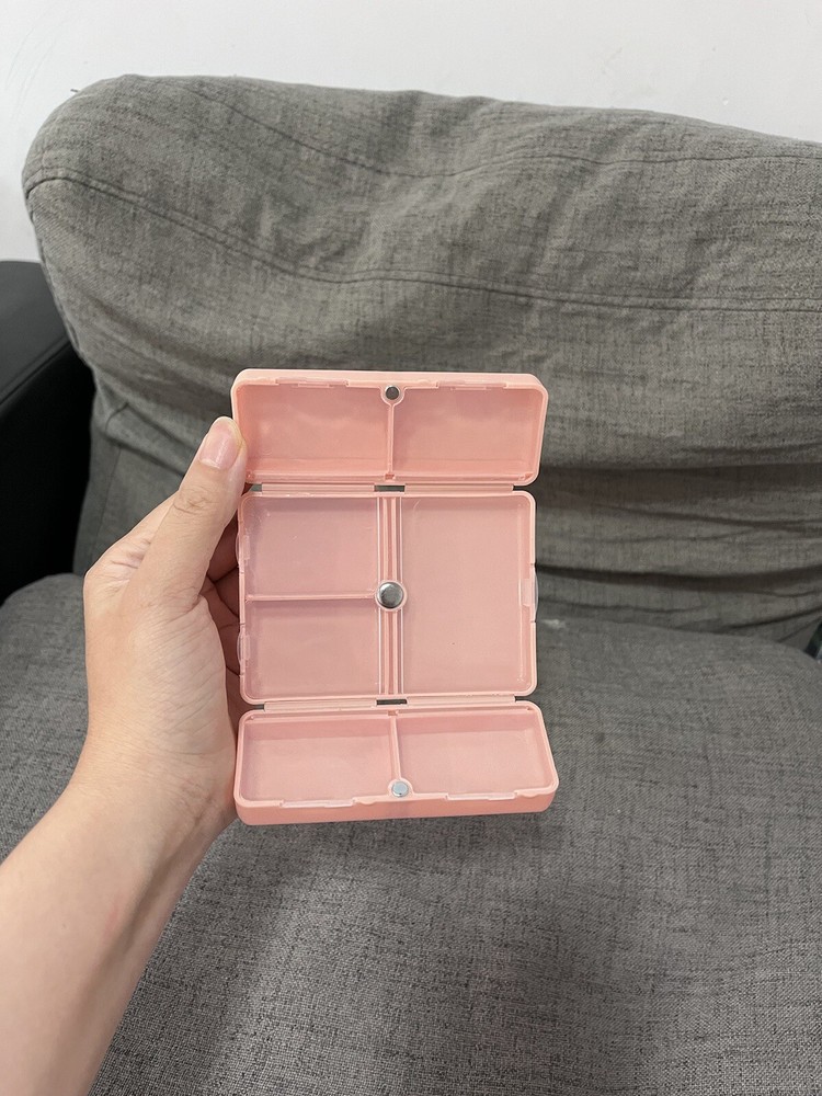 Usahana pill case