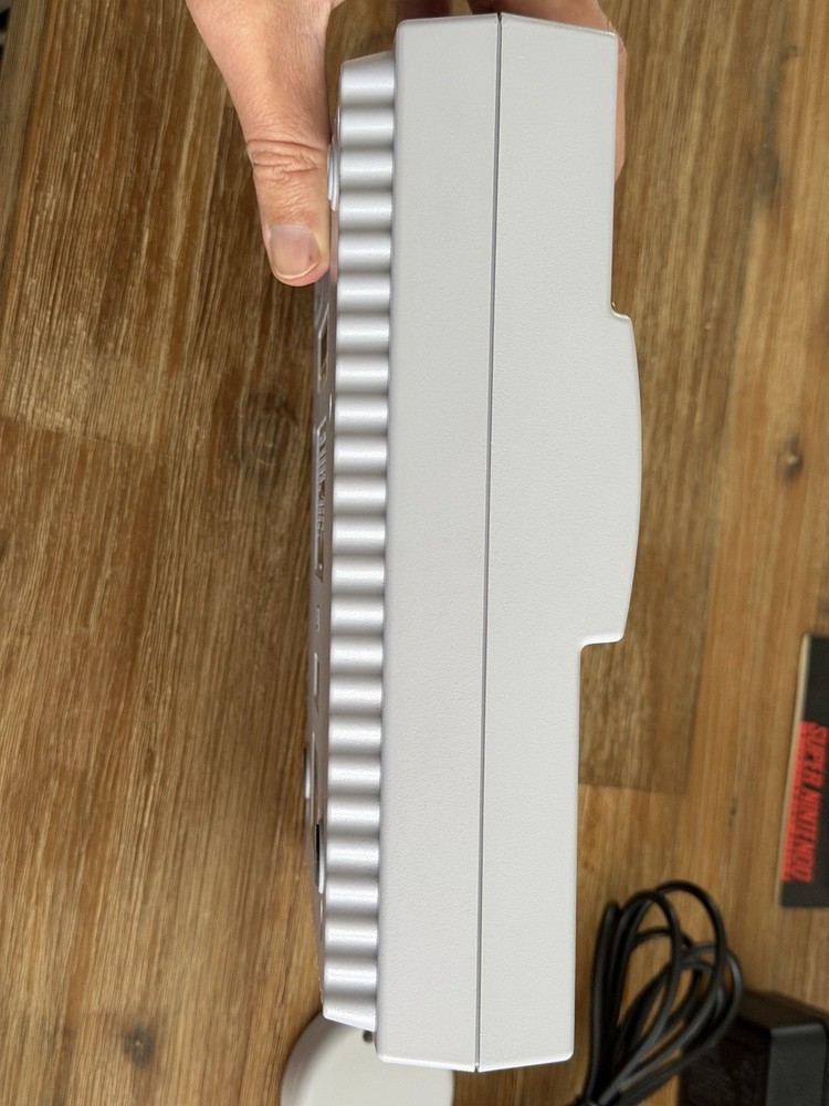 PRISTINE SNS-001 Console w/ Super Mario World & Manual + Controller & Cords