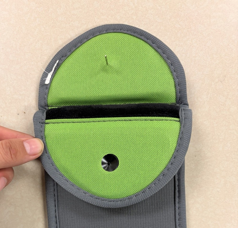 yondr pouch Size Large Looks Brand New
