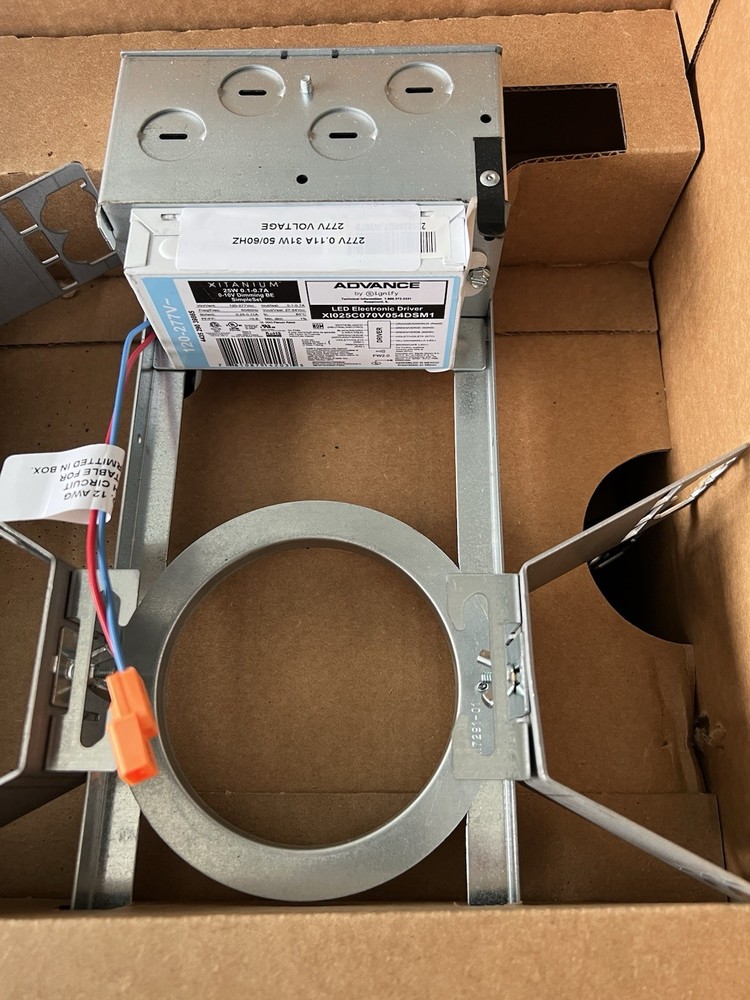 Advance Xitanium Programmable LED Driver - XI025C070V054DSM1 w/mount Bracket